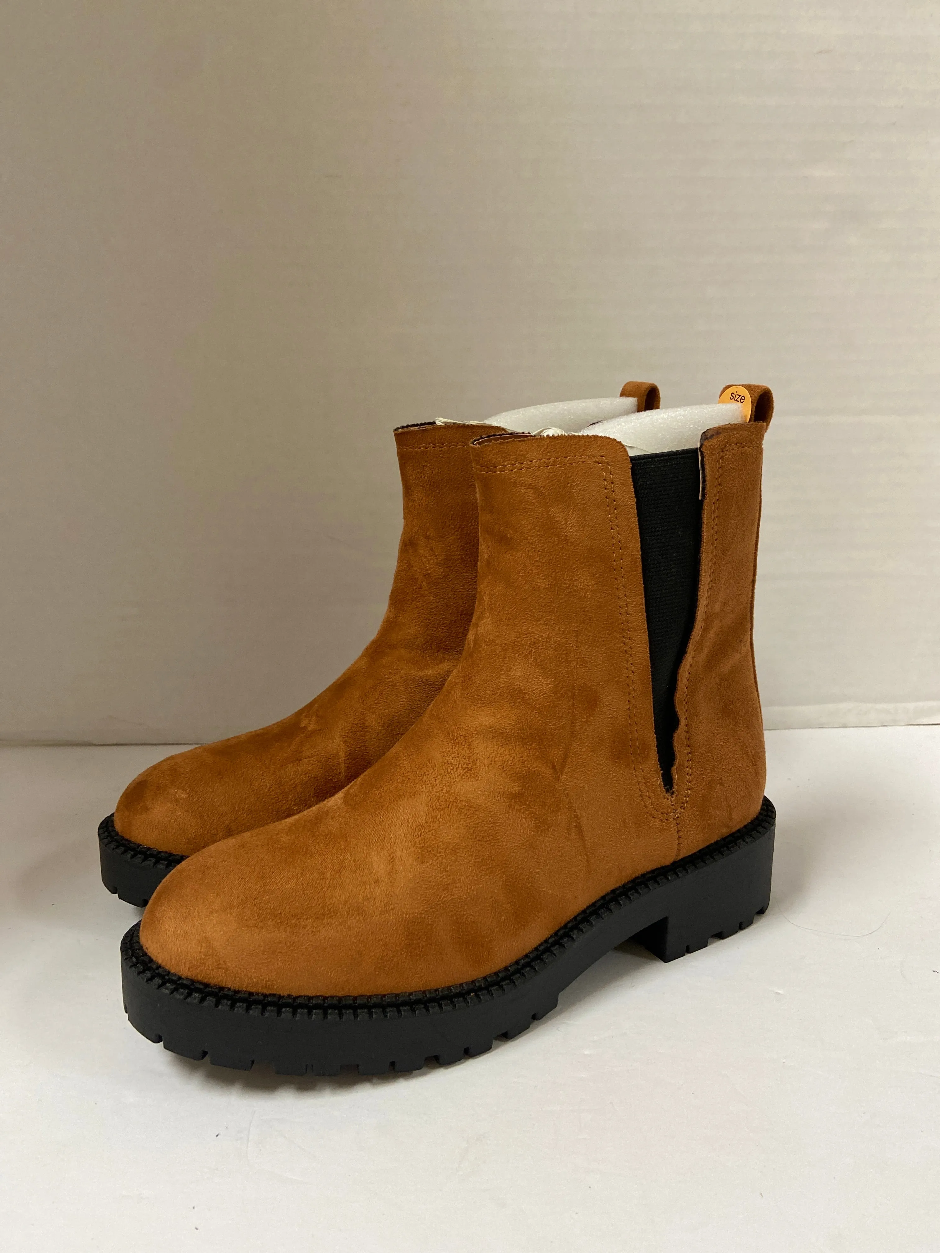 Boots Combat By Clothes Mentor  Size: 5