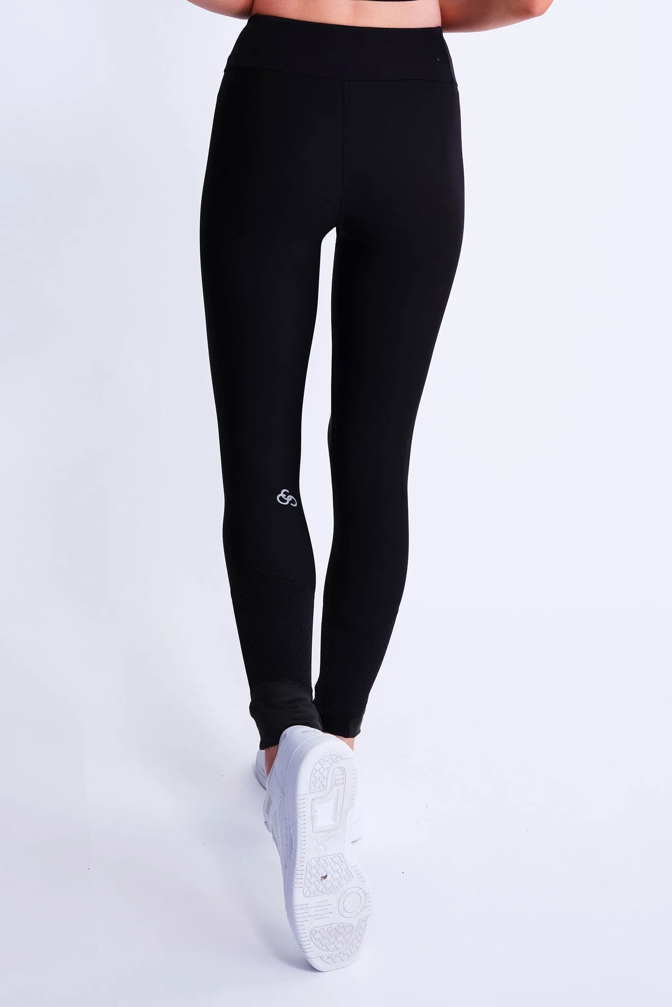 Desire Non-Slip Leggings in Black