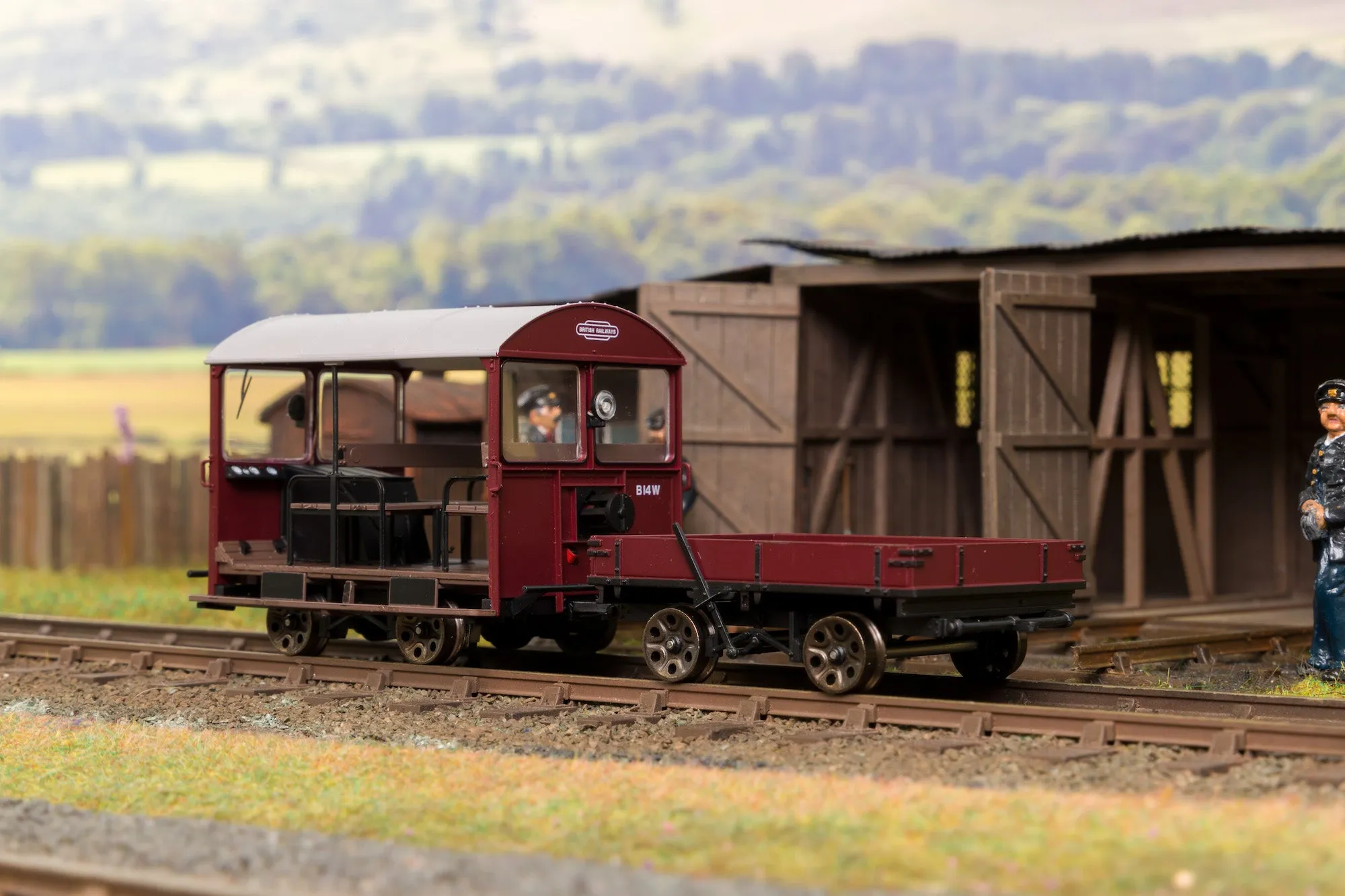 Ellis Clark Trains E1016 Finescale O Gauge Wickham Trolley & Trailer, BR Maroon 'B14W'