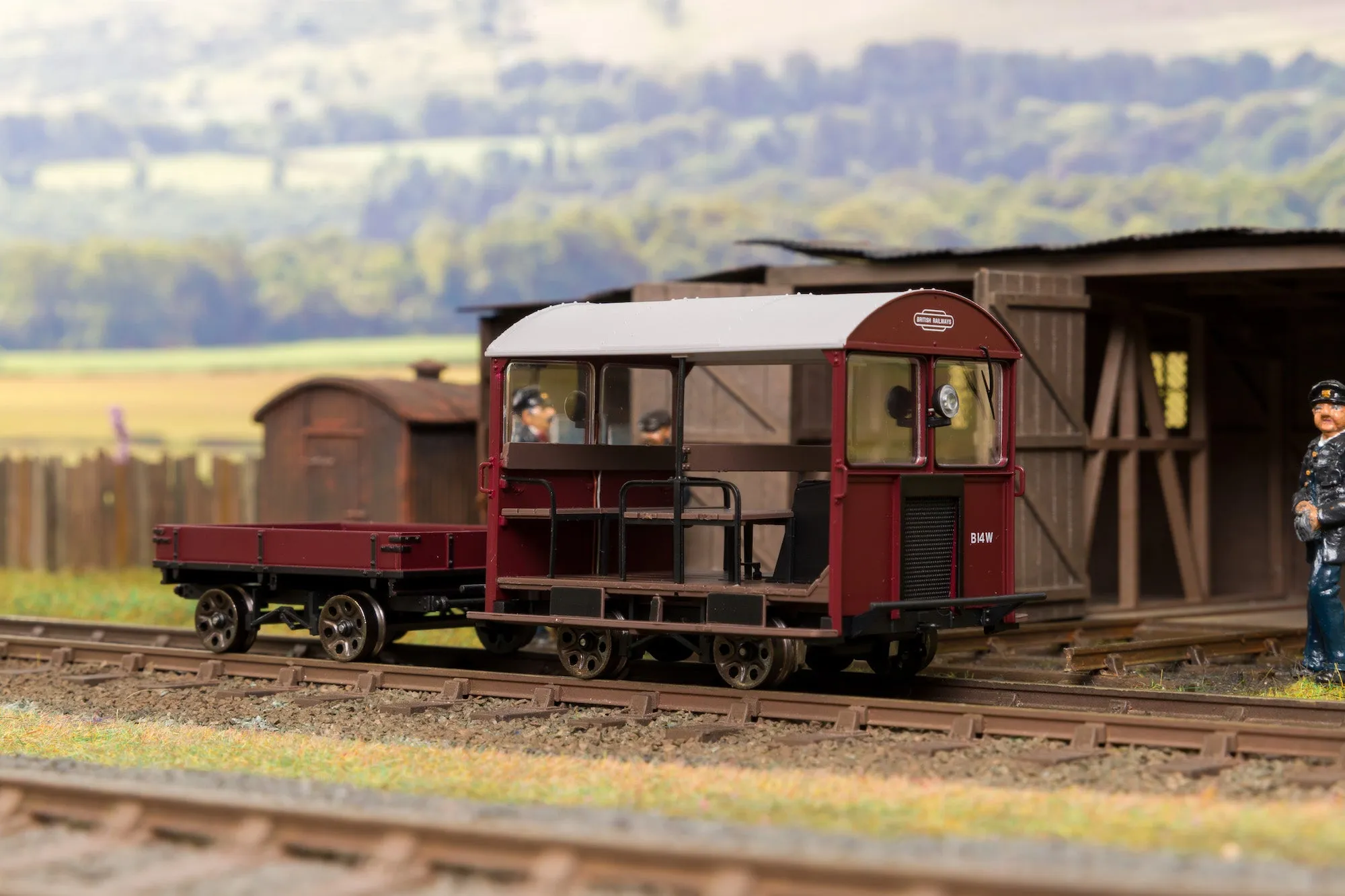 Ellis Clark Trains E1016 Finescale O Gauge Wickham Trolley & Trailer, BR Maroon 'B14W'