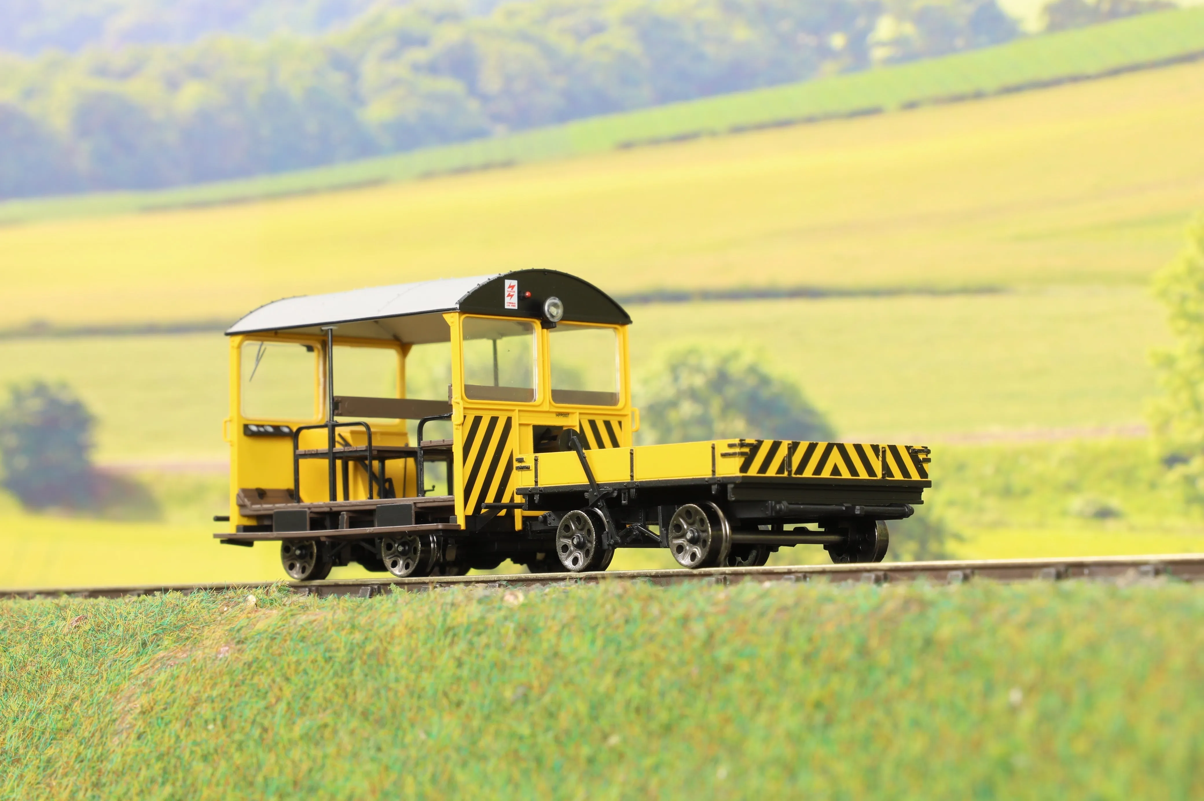 Ellis Clark Trains E1019S Finescale O Gauge Wickham Trolley & Trailer, Engineers Yellow 'MPP0007', DCC Sound