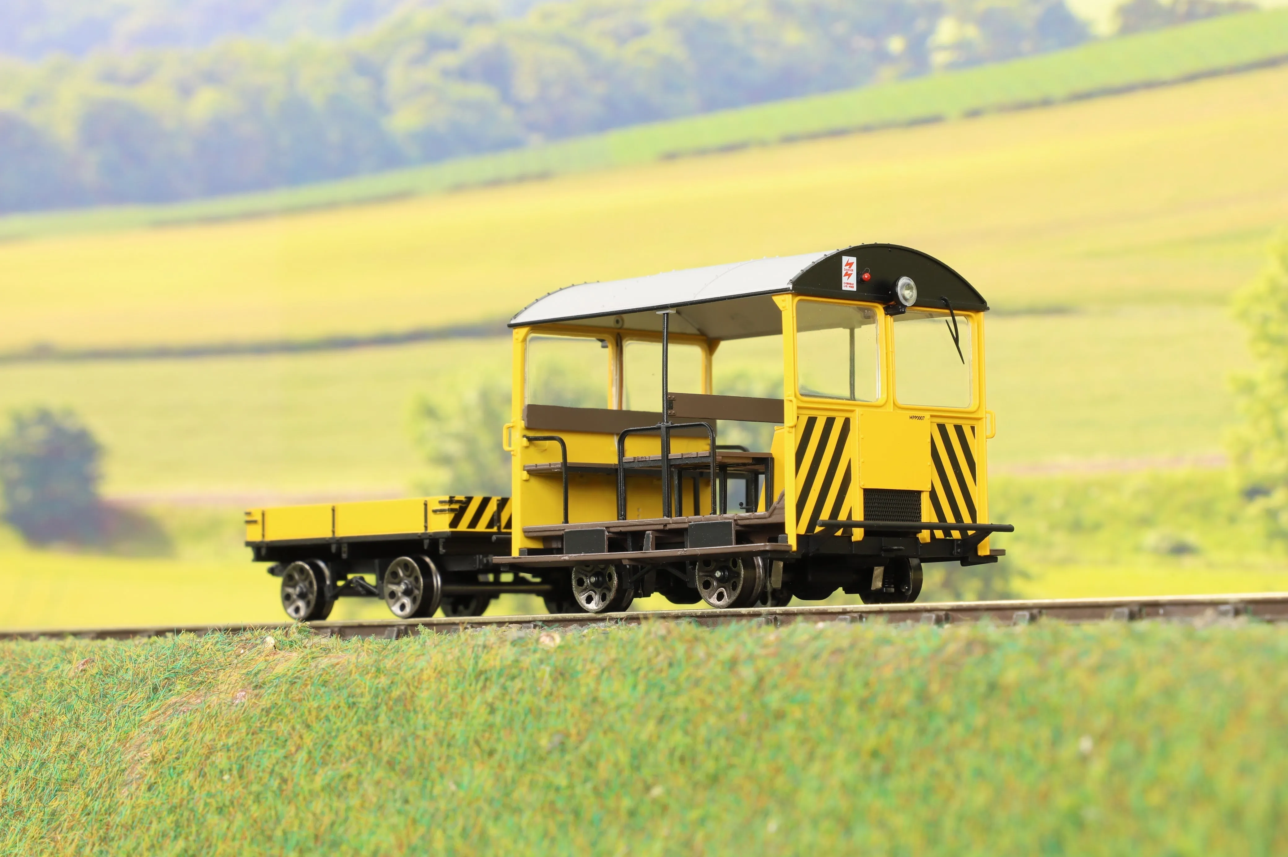 Ellis Clark Trains E1019S Finescale O Gauge Wickham Trolley & Trailer, Engineers Yellow 'MPP0007', DCC Sound